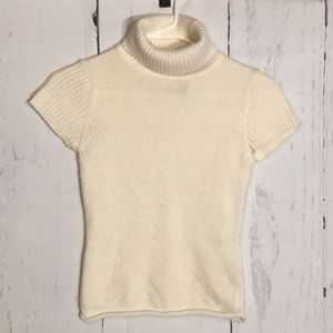 Short sleeved sweater